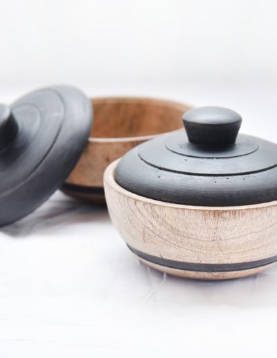 Turned mango-wood bowls and lacquered tableware by Aruna Wood craft