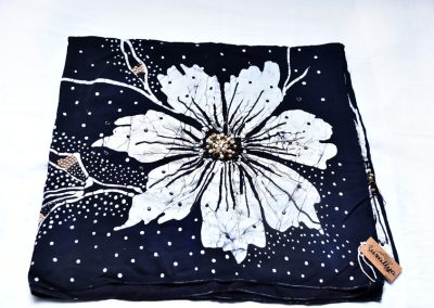 Hand-dyed batik shawls, clutches and jewellery by Suraliya Batik, photograph 3
